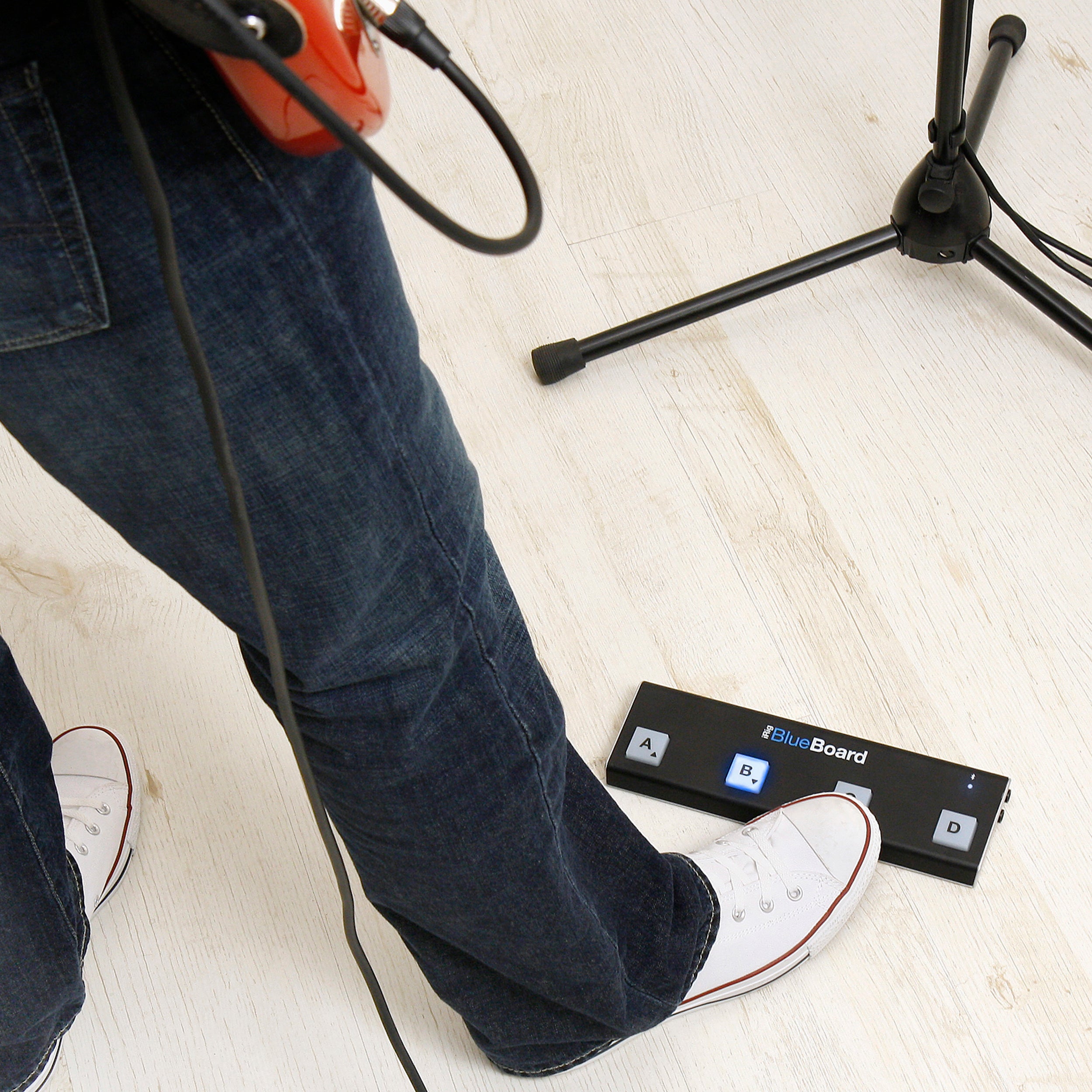 iRig BlueBoard | Bluetooth MIDI Pedalboard